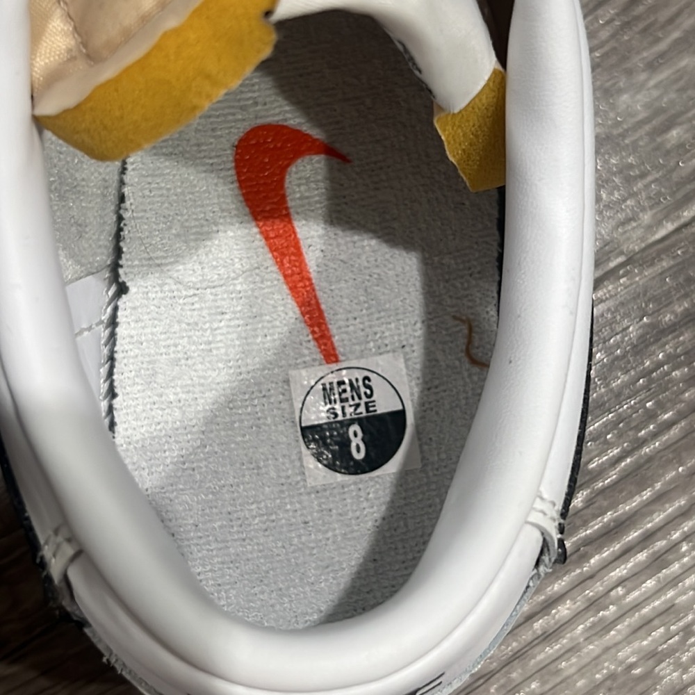 Nike - Picture 4 of 5